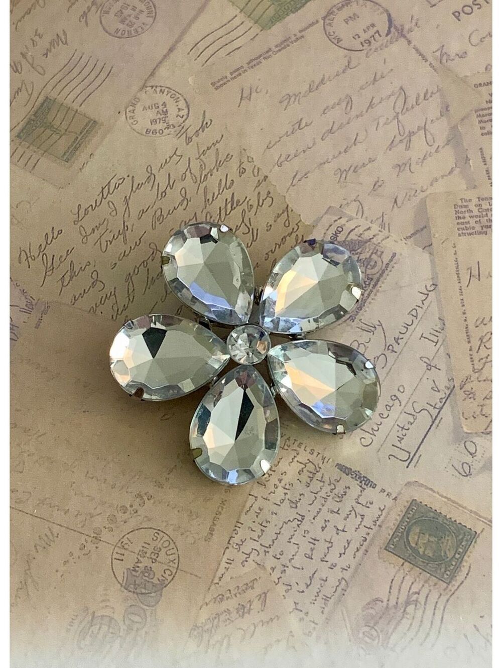 Vintage Sparkling Crystal Flower Brooch Pin - Elegant Clear Rhinestone Accessory
